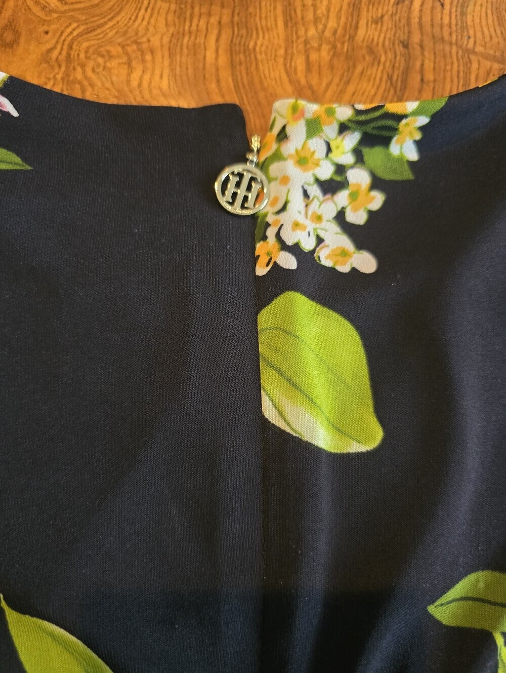Tommy Hilfiger Black Floral Print Bell Sleeve Shift Dress Womens size 8 - Picture 6 of 8